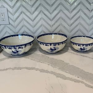 Elegant Blue and White Porcelain Bowl Set